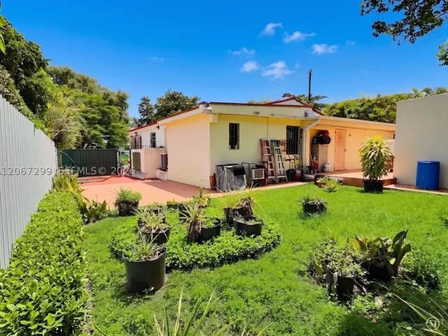 Продажа дома по адресу 1885 SW 21st Ter - фото 9264006