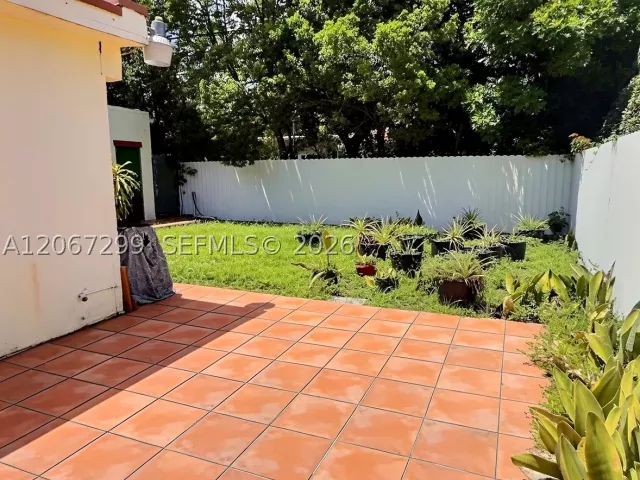 Продажа дома по адресу 1885 SW 21st Ter - фото 9264007