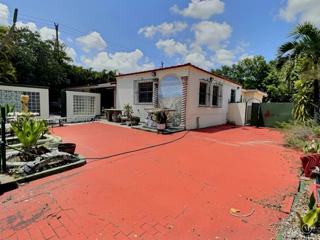 Продажа дома по адресу 1885 SW 21st Ter - фото 9264015