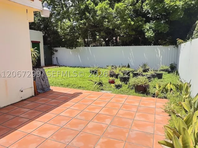Продажа дома по адресу 1885 SW 21st Ter - фото 9264016