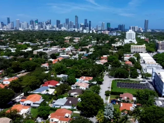 Продажа дома по адресу 1885 SW 21st Ter - фото 9263983