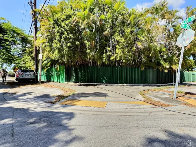 Продажа дома по адресу 1885 SW 21st Ter - фото 9263986