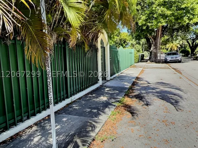 Продажа дома по адресу 1885 SW 21st Ter - фото 9263987