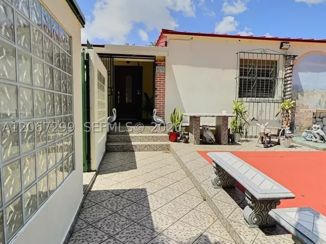 Продажа дома по адресу 1885 SW 21st Ter - фото 9263988