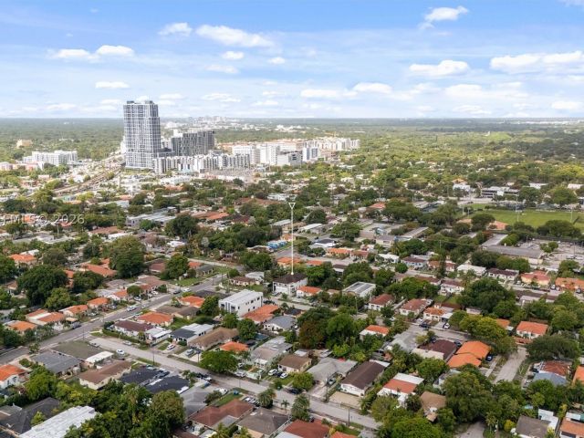 Продажа дома по адресу 2784 SW 34th Ave - фото 9119812