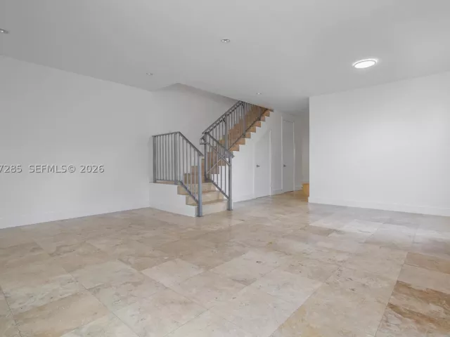 Продажа дома по адресу 2784 SW 34th Ave - фото 9119752