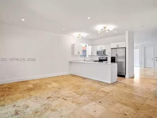 Продажа дома по адресу 2784 SW 34th Ave - фото 9119756
