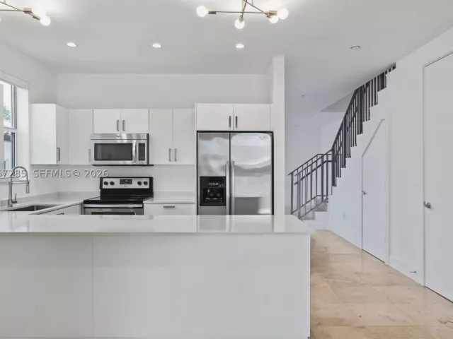 Продажа дома по адресу 2784 SW 34th Ave - фото 9119759