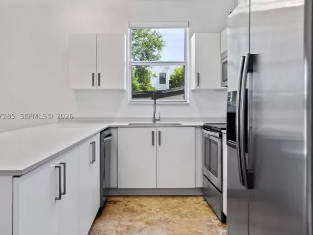 Продажа дома по адресу 2784 SW 34th Ave - фото 9119763