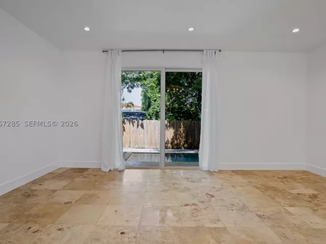 Продажа дома по адресу 2784 SW 34th Ave - фото 9119768