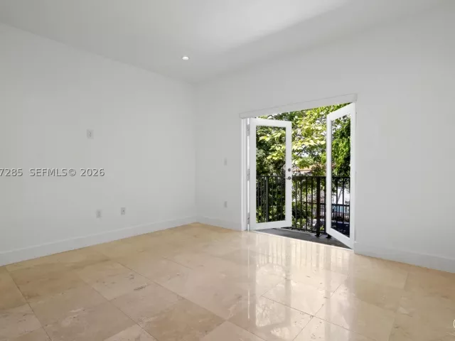 Продажа дома по адресу 2784 SW 34th Ave - фото 9119770