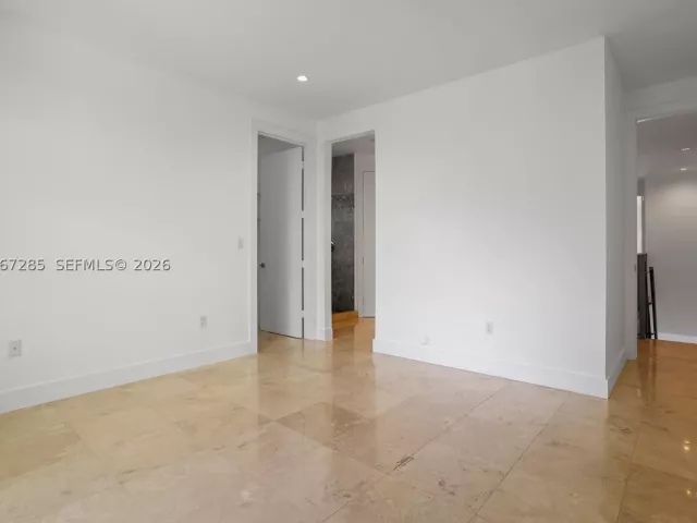 Продажа дома по адресу 2784 SW 34th Ave - фото 9119773