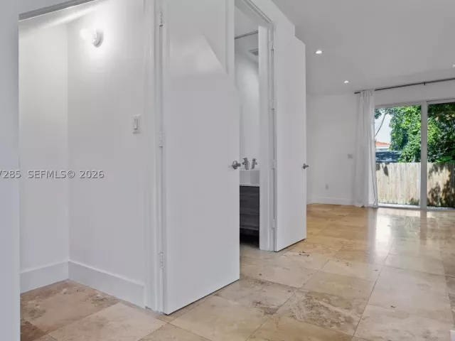 Продажа дома по адресу 2784 SW 34th Ave - фото 9119775