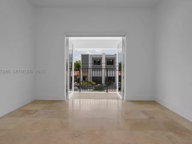 Продажа дома по адресу 2784 SW 34th Ave - фото 9119777