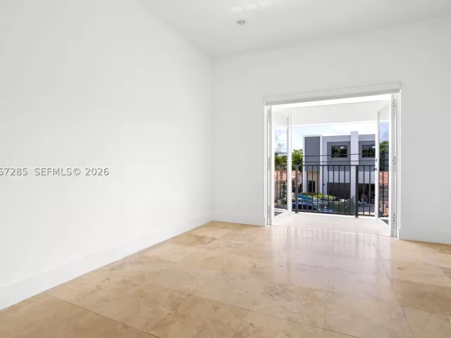 Продажа дома по адресу 2784 SW 34th Ave - фото 9119786