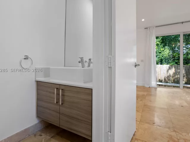 Продажа дома по адресу 2784 SW 34th Ave - фото 9119787
