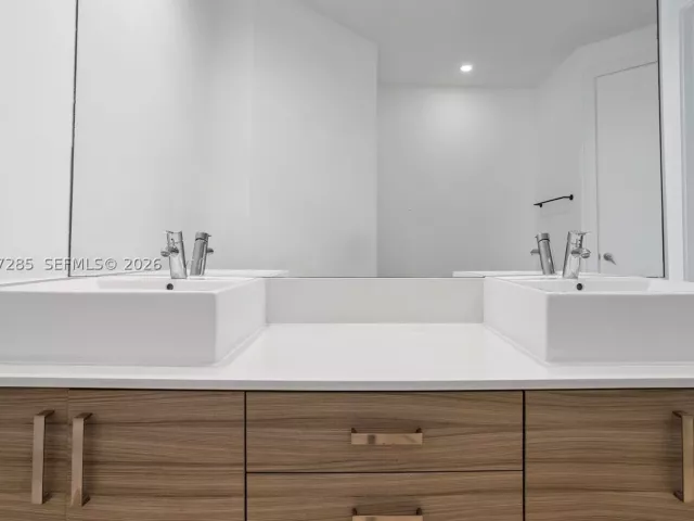 Продажа дома по адресу 2784 SW 34th Ave - фото 9119791