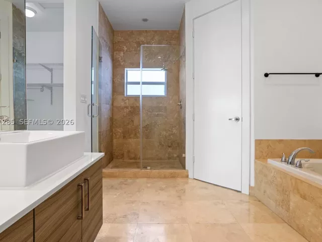 Продажа дома по адресу 2784 SW 34th Ave - фото 9119797