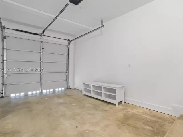 Продажа дома по адресу 2784 SW 34th Ave - фото 9119799