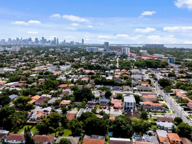 Продажа дома по адресу 2784 SW 34th Ave - фото 9119856