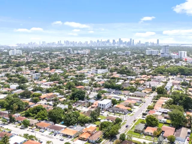 Продажа дома по адресу 2784 SW 34th Ave - фото 9119859
