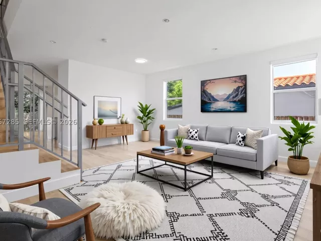 Продажа дома по адресу 2784 SW 34th Ave - фото 9119746