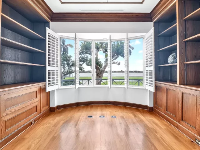 Продажа дома по адресу 5011 S FLAGLER Drive - фото 9103492