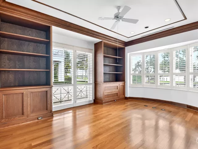Продажа дома по адресу 5011 S FLAGLER Drive - фото 9103494