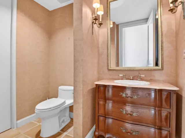 Продажа дома по адресу 5011 S FLAGLER Drive - фото 9103498