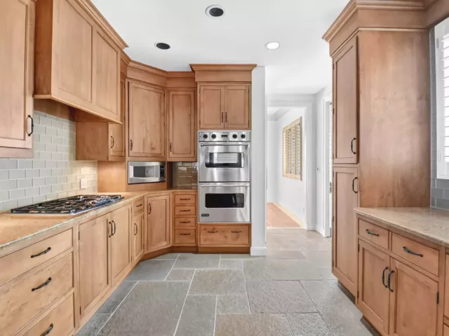 Продажа дома по адресу 5011 S FLAGLER Drive - фото 9103499