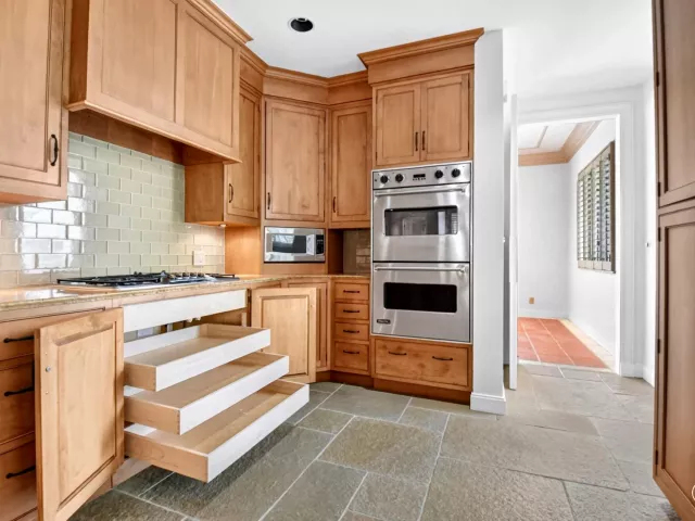 Продажа дома по адресу 5011 S FLAGLER Drive - фото 9103501