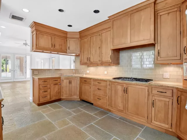 Продажа дома по адресу 5011 S FLAGLER Drive - фото 9103503