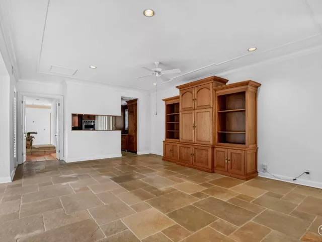 Продажа дома по адресу 5011 S FLAGLER Drive - фото 9103512