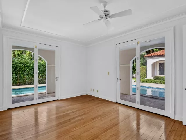 Продажа дома по адресу 5011 S FLAGLER Drive - фото 9103515