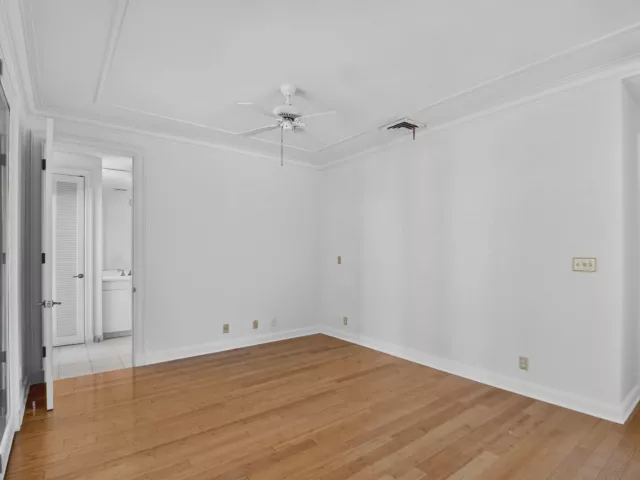 Продажа дома по адресу 5011 S FLAGLER Drive - фото 9103516