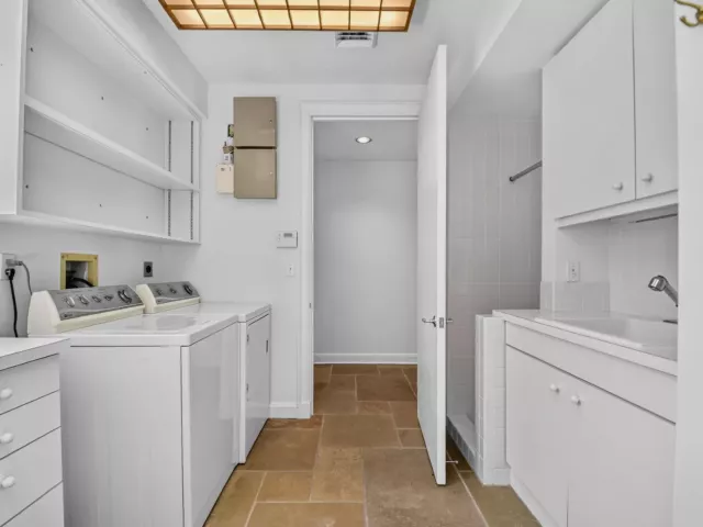 Продажа дома по адресу 5011 S FLAGLER Drive - фото 9103521