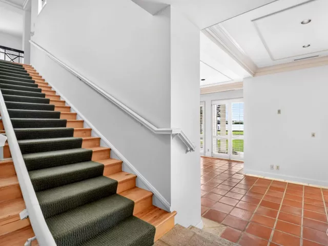 Продажа дома по адресу 5011 S FLAGLER Drive - фото 9103523