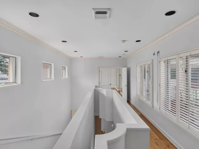 Продажа дома по адресу 5011 S FLAGLER Drive - фото 9103526