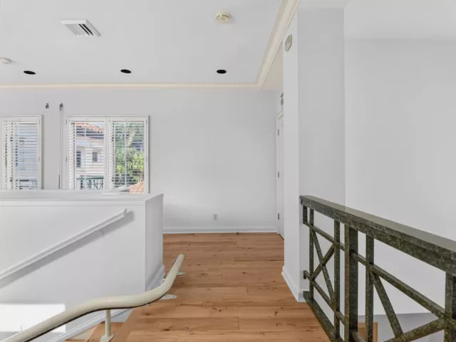 Продажа дома по адресу 5011 S FLAGLER Drive - фото 9103528