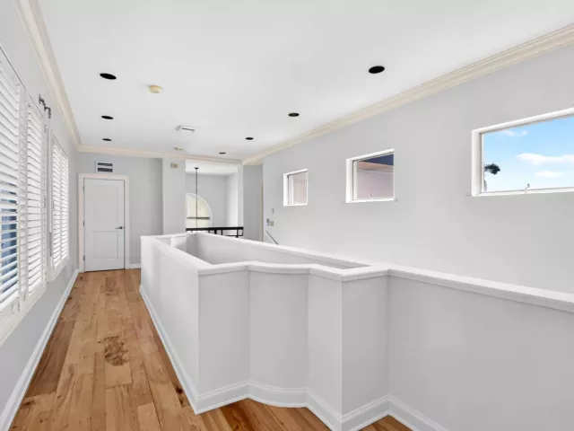 Продажа дома по адресу 5011 S FLAGLER Drive - фото 9103529