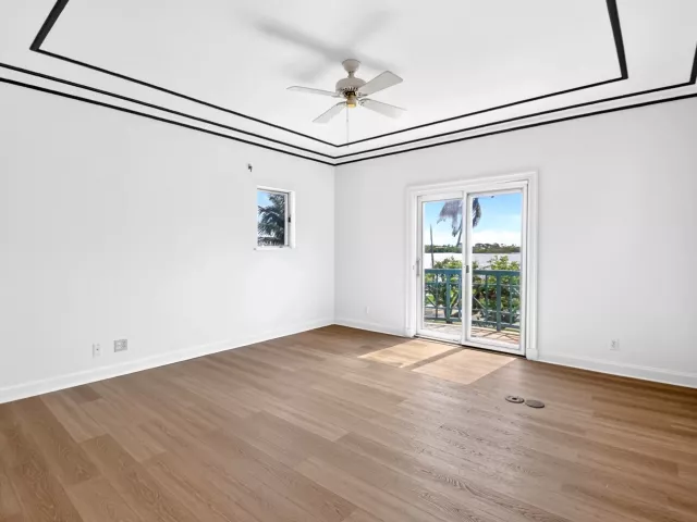 Продажа дома по адресу 5011 S FLAGLER Drive - фото 9103530