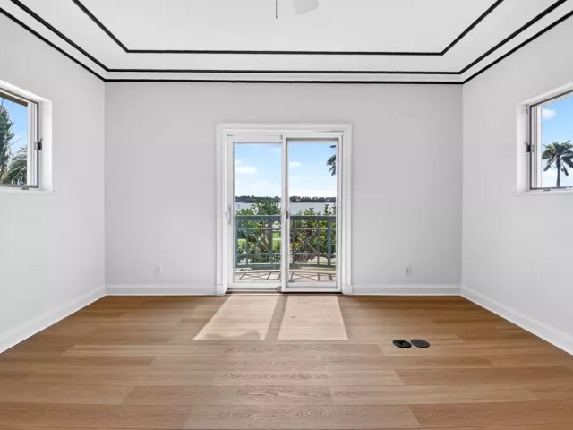 Продажа дома по адресу 5011 S FLAGLER Drive - фото 9103532