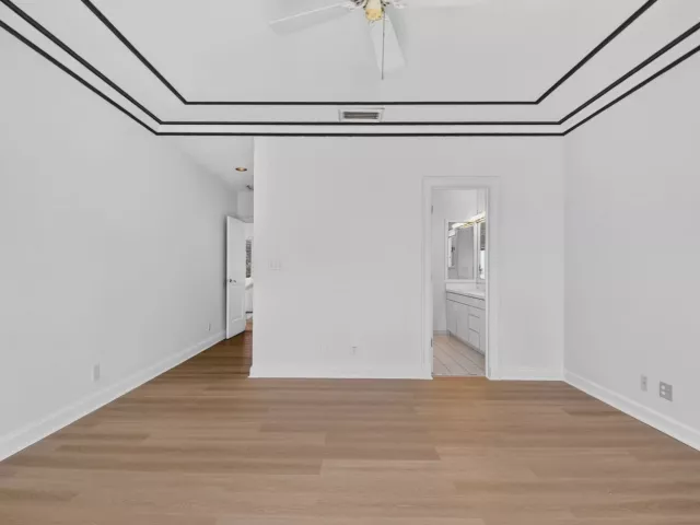 Продажа дома по адресу 5011 S FLAGLER Drive - фото 9103534