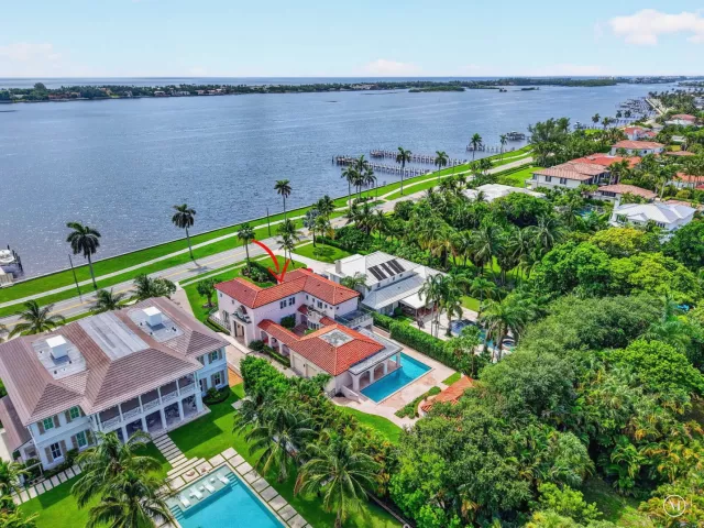 Продажа дома по адресу 5011 S FLAGLER Drive - фото 9103468