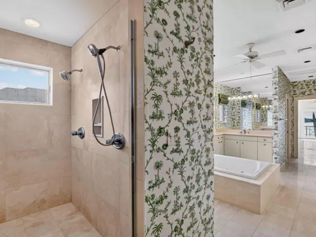 Продажа дома по адресу 5011 S FLAGLER Drive - фото 9103540