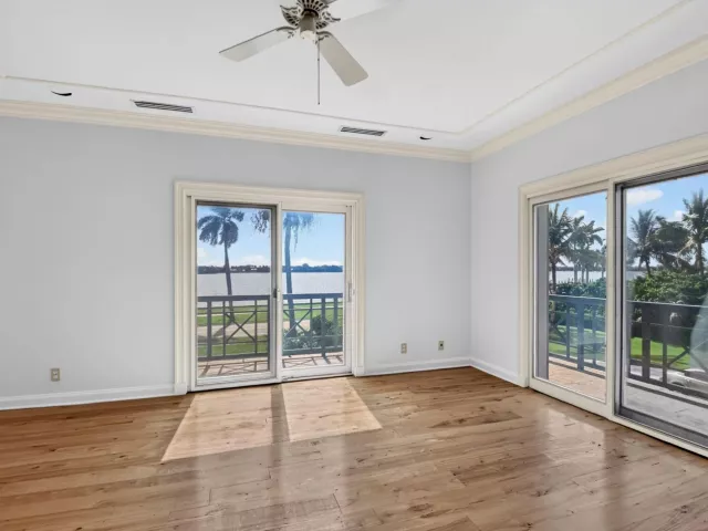 Продажа дома по адресу 5011 S FLAGLER Drive - фото 9103590