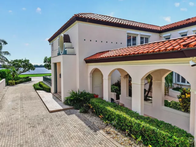 Продажа дома по адресу 5011 S FLAGLER Drive - фото 9103599