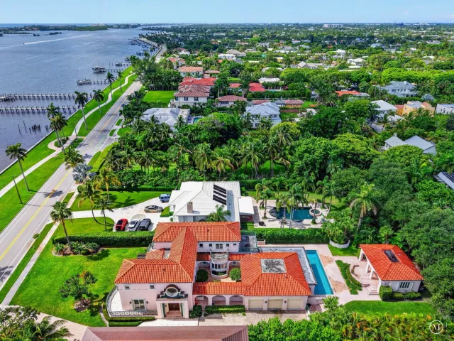 Продажа дома по адресу 5011 S FLAGLER Drive - фото 9103617