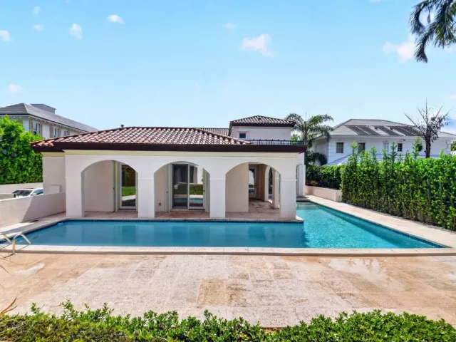Продажа дома по адресу 5011 S FLAGLER Drive - фото 9103476