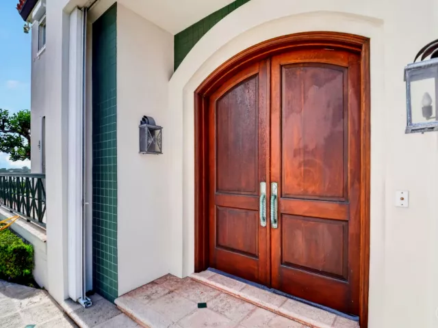 Продажа дома по адресу 5011 S FLAGLER Drive - фото 9103481